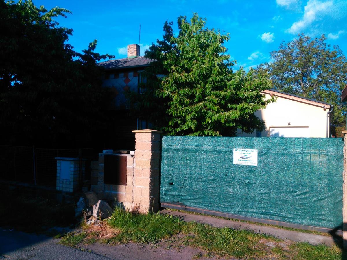 Old Summer House With Renovated Bathroom Prag